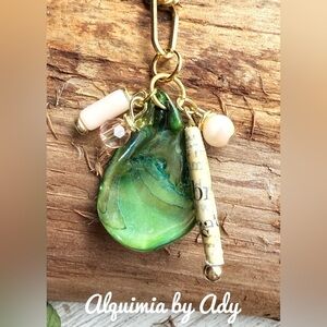 Apple green shell beige cat’s eye multi charms gold chunky necklace